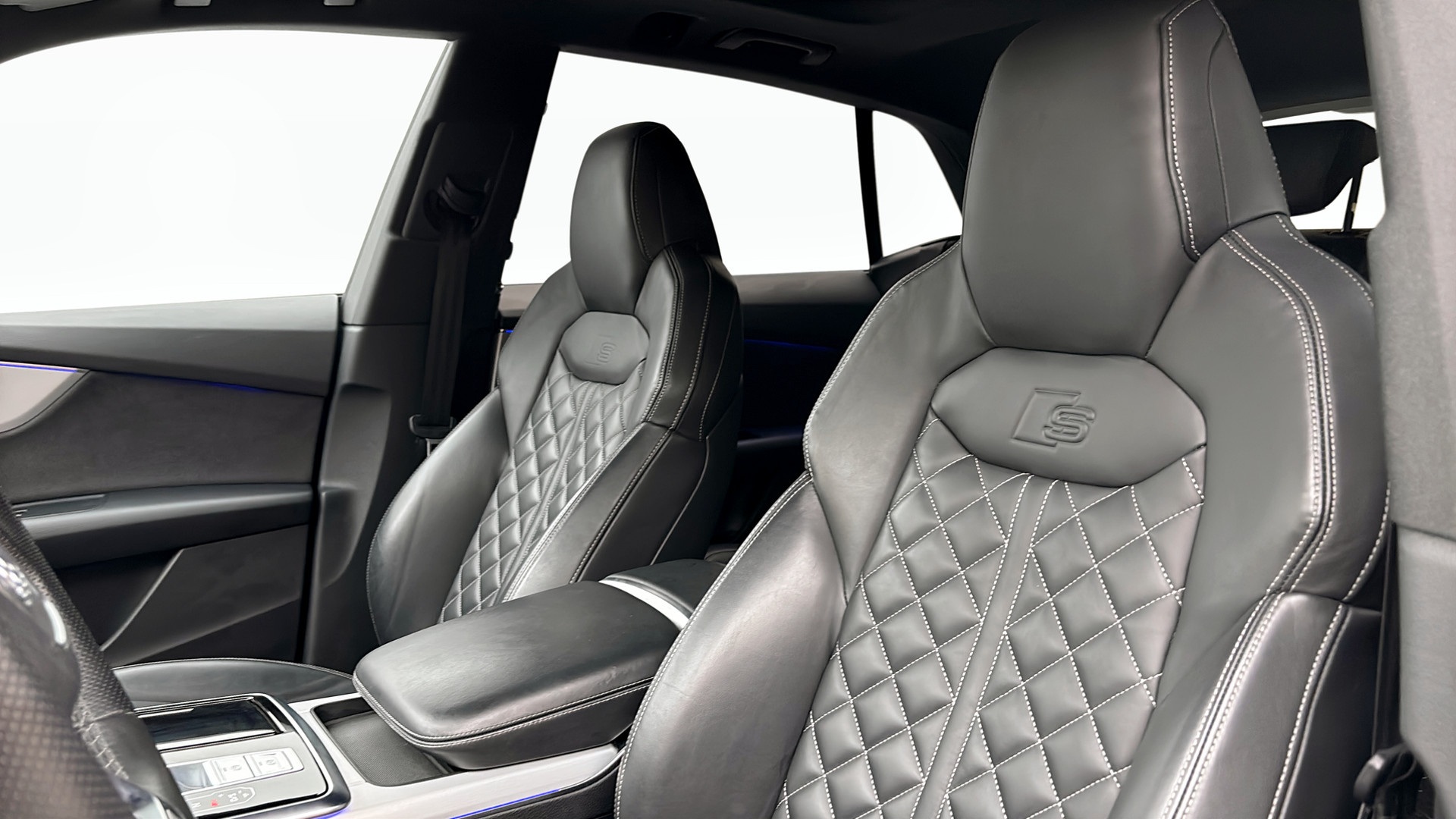 Audi Q8 TFSI e UCJ01A