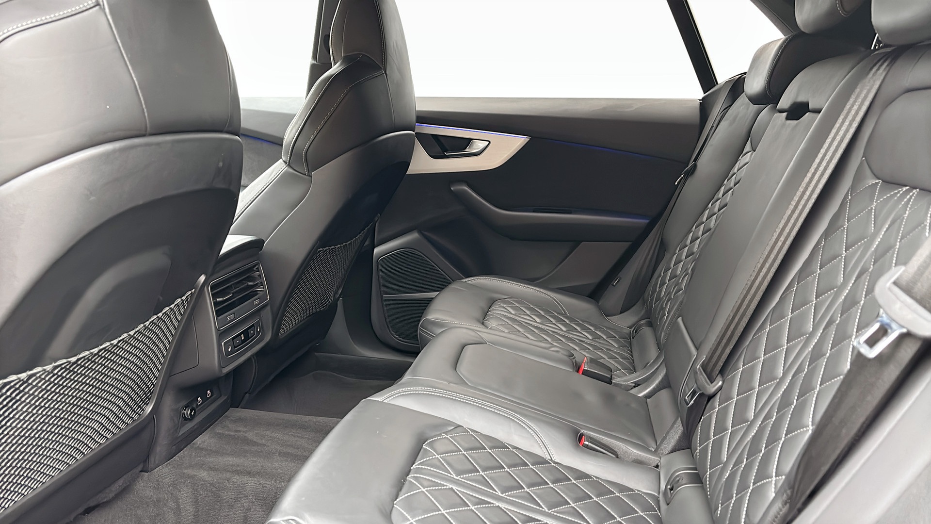 Audi Q8 TFSI e UCJ01A