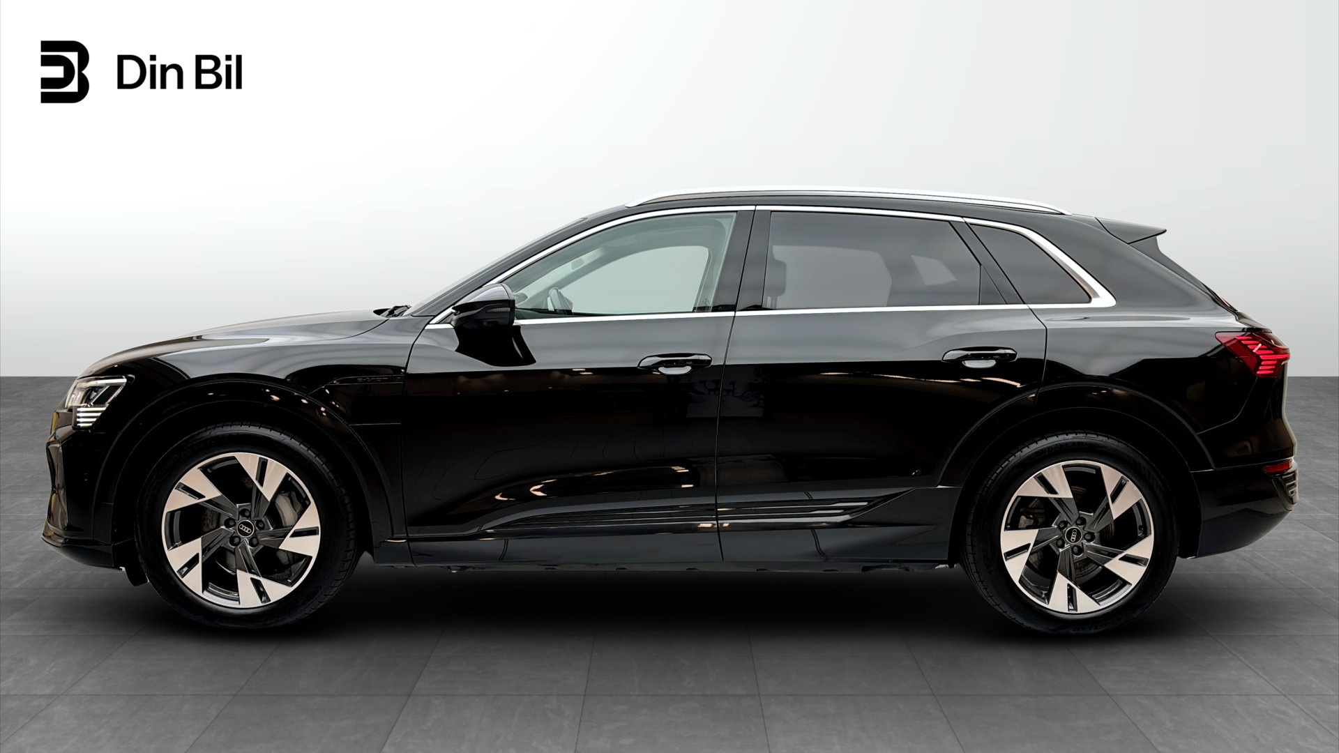 Audi Q8 e-tron UDB99T