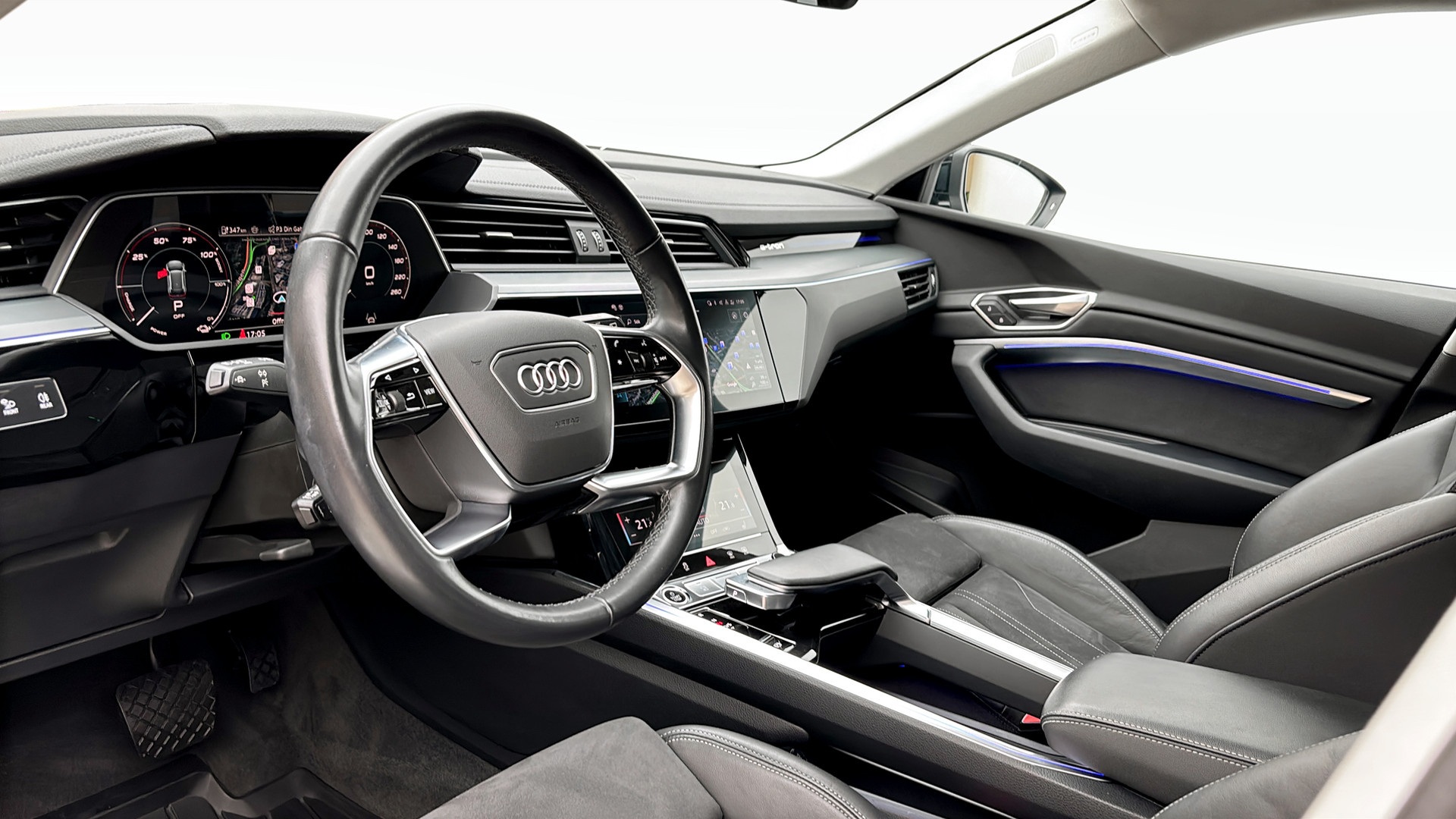 Audi Q8 e-tron UDB99T