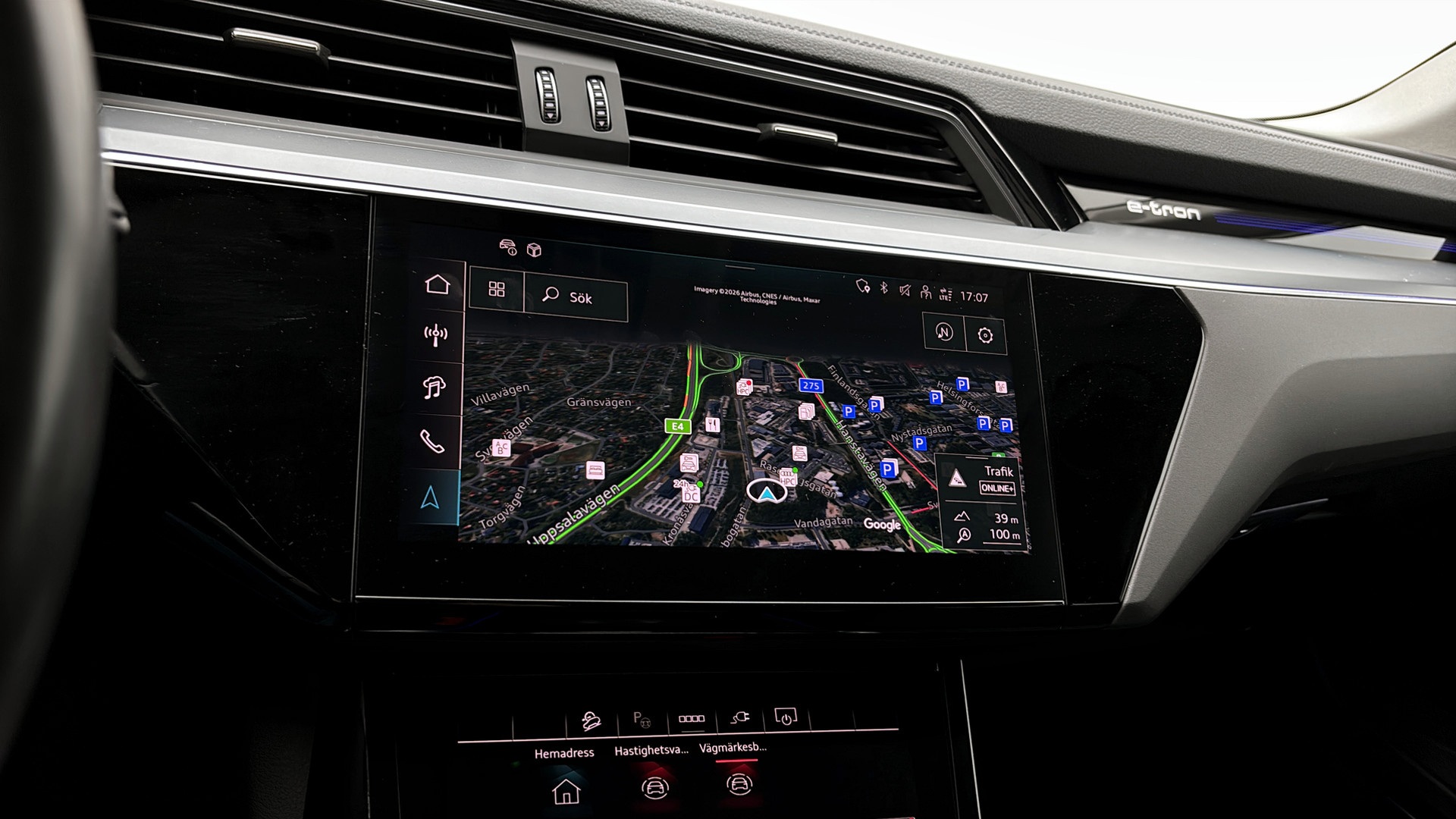 Audi Q8 e-tron UDB99T