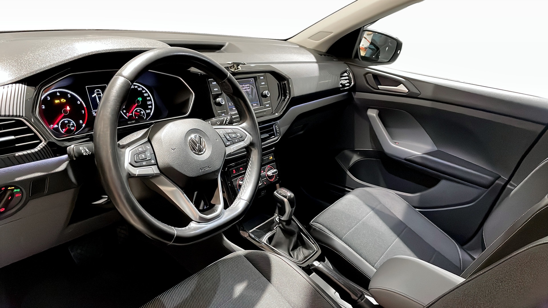 Volkswagen T-Cross UDC69U