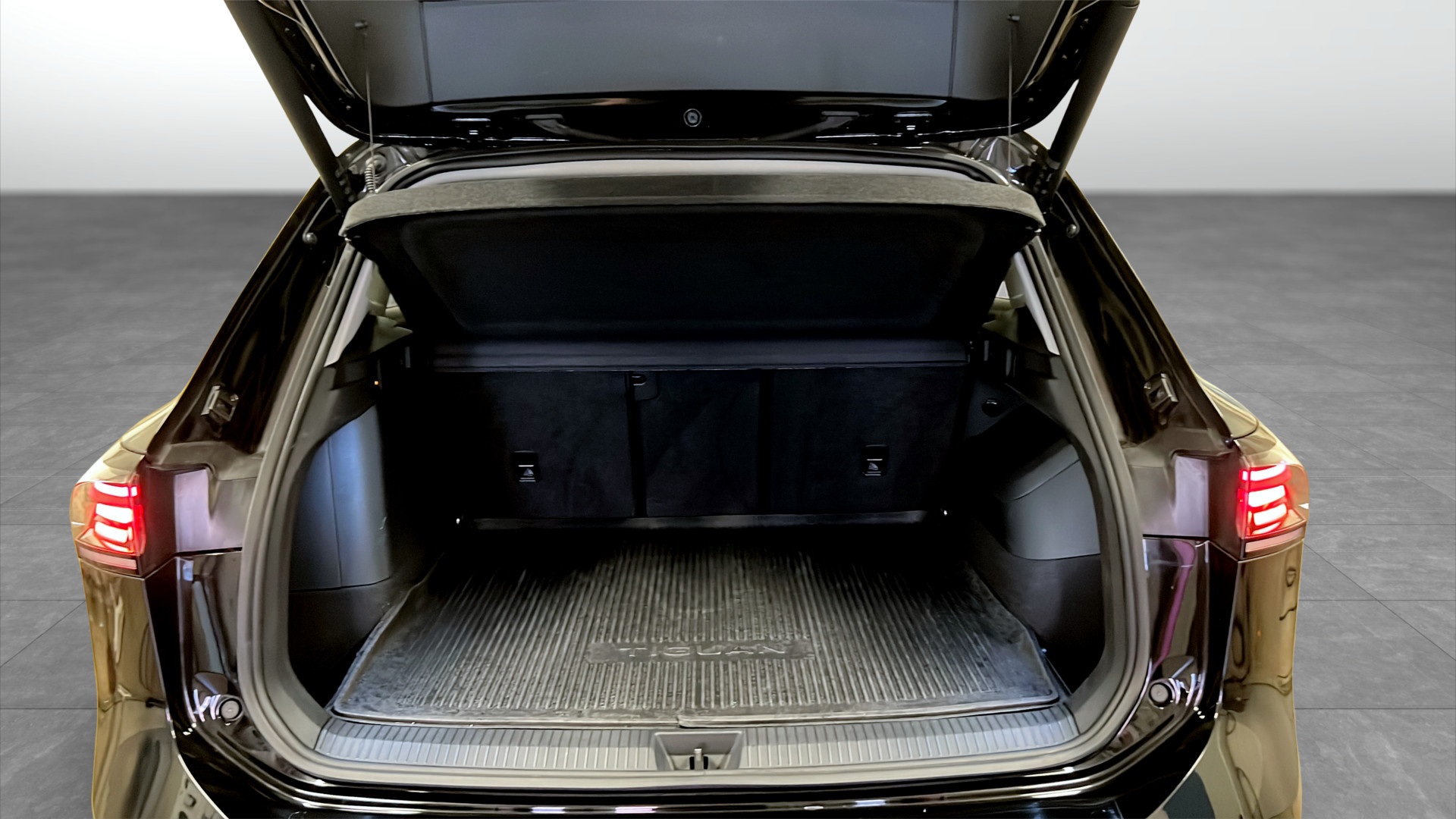 Volkswagen Tiguan UDH10M