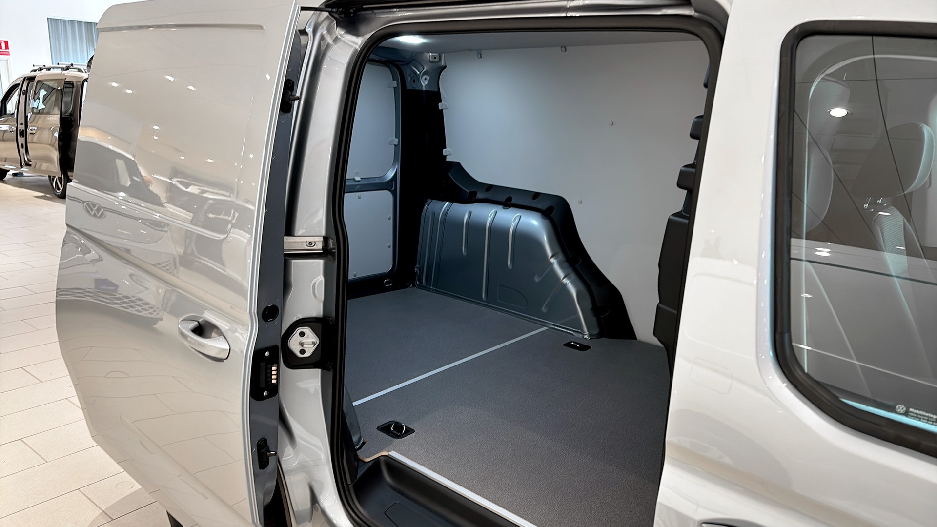 Volkswagen Caddy Cargo UDT63P