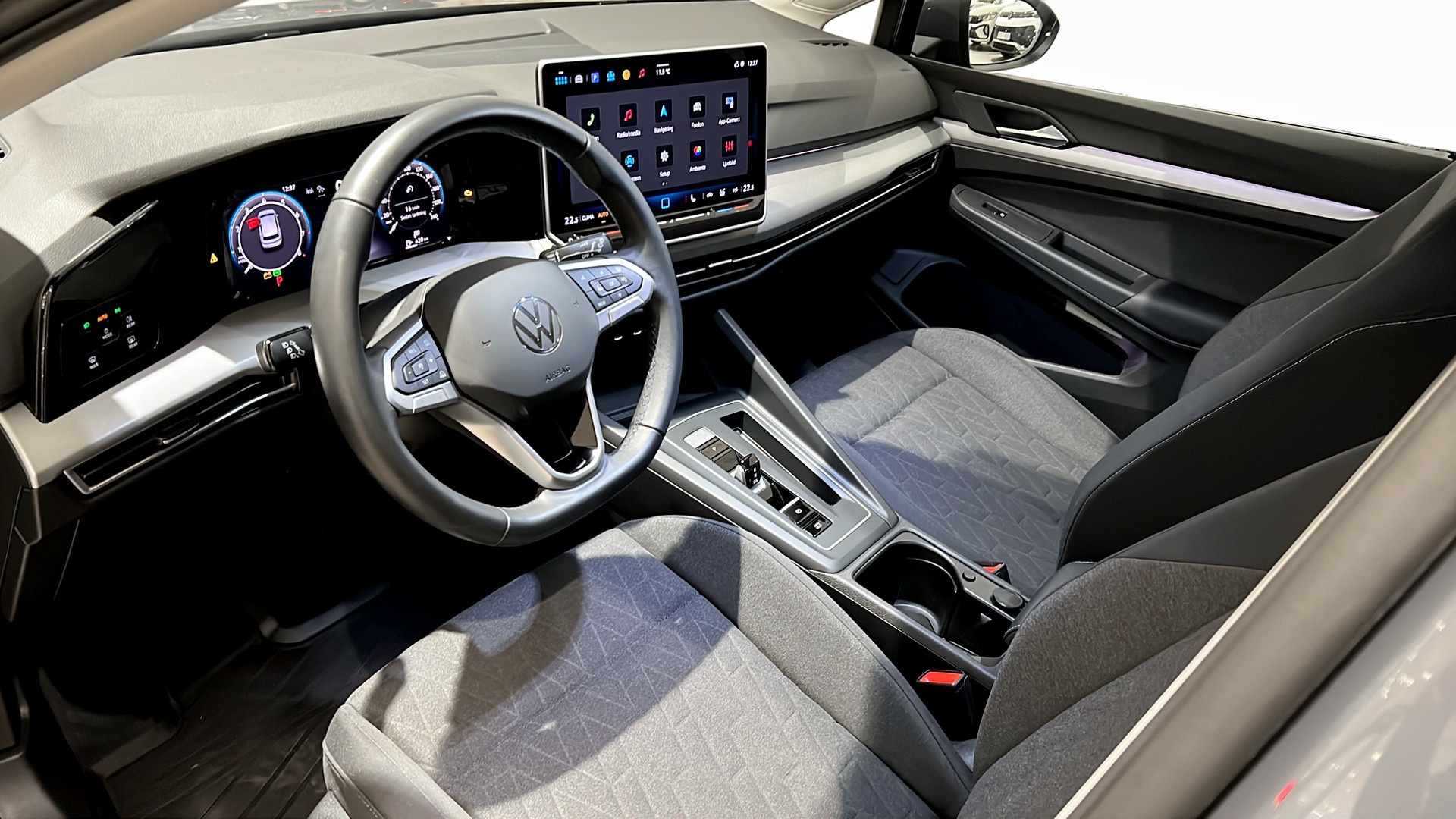 Volkswagen Golf UEF63B