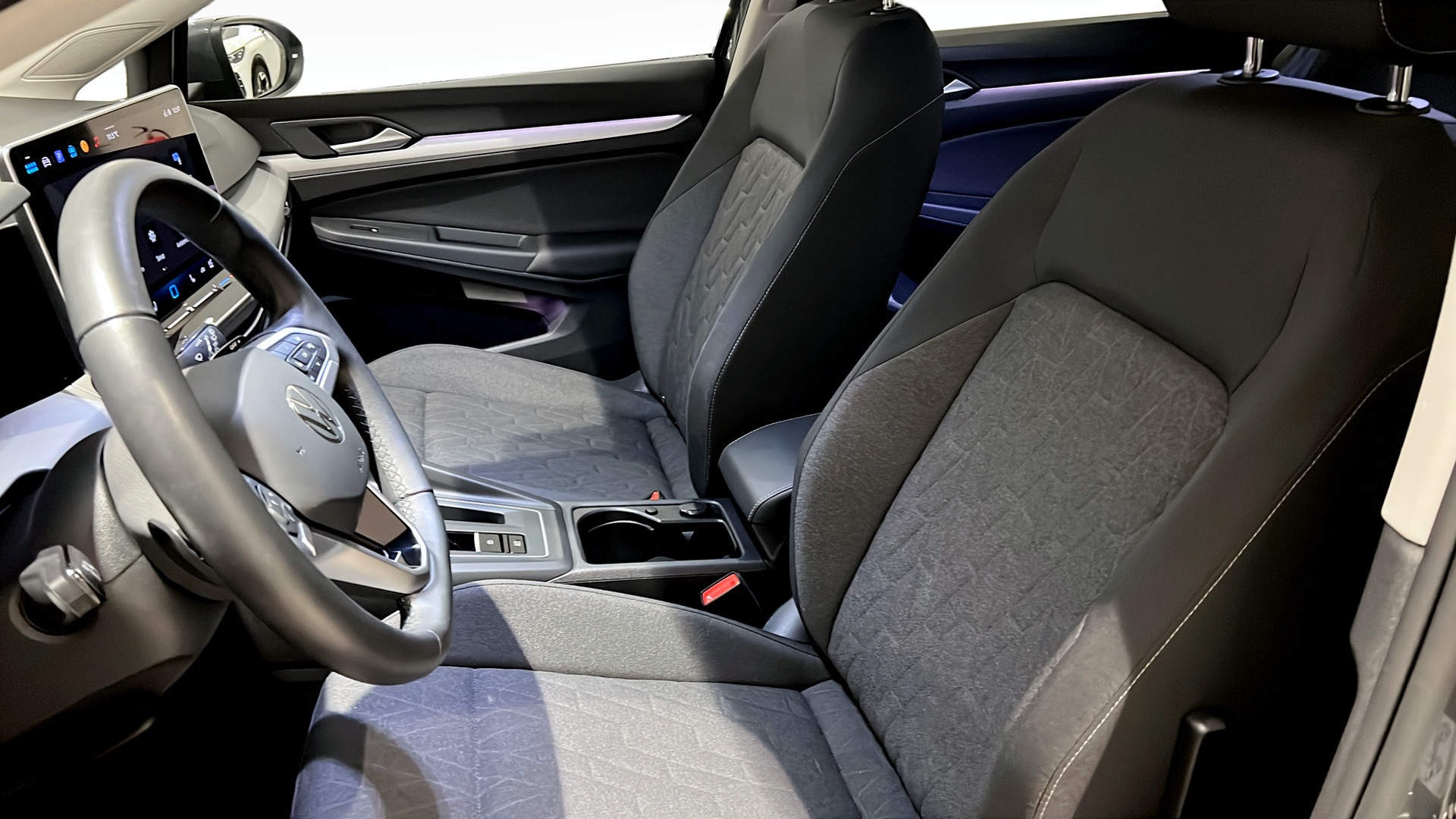 Volkswagen Golf UEF63B