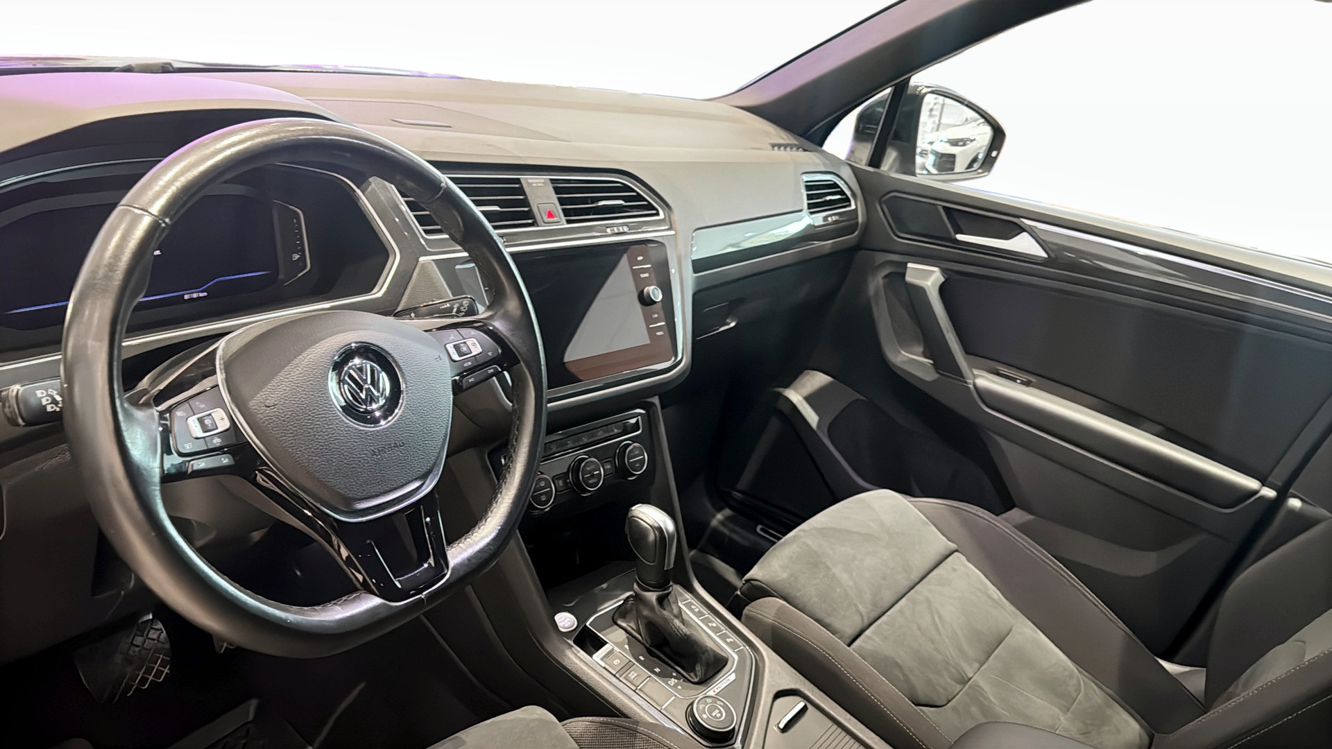 Volkswagen Tiguan UEF79X