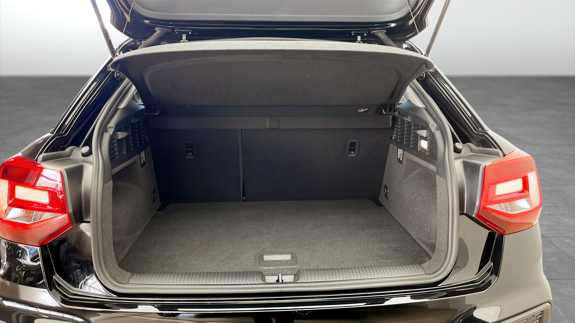 Audi Q2 UEN89G