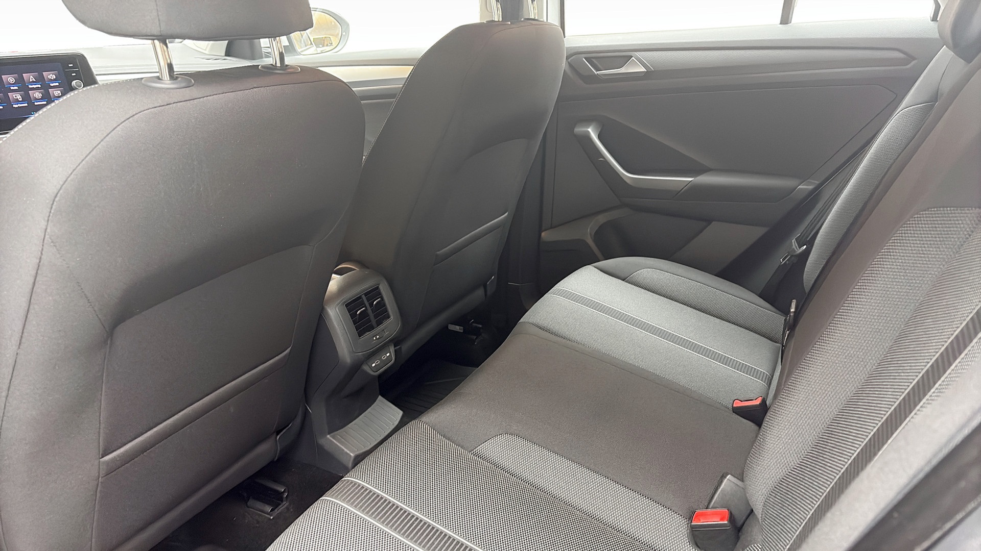 Volkswagen T-Roc UER08A