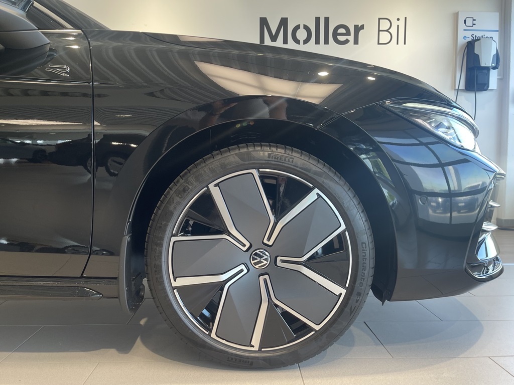 Volkswagen Passat UFB52Z