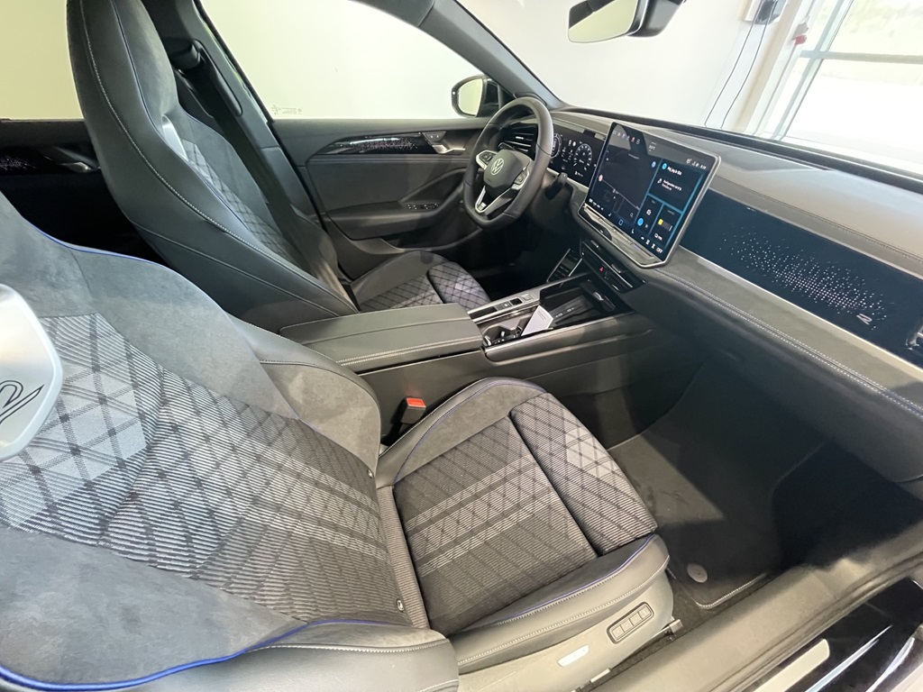 Volkswagen Passat UFB52Z