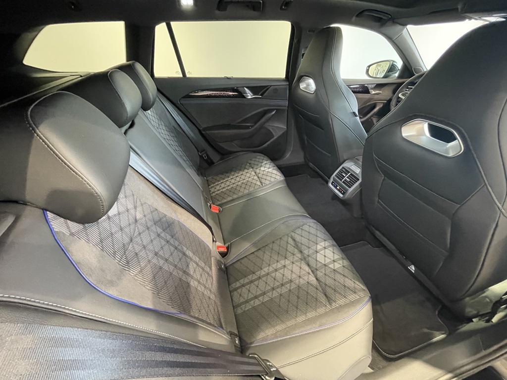 Volkswagen Passat UFB52Z