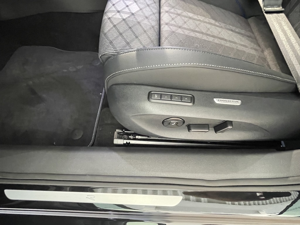 Volkswagen Passat UFB52Z