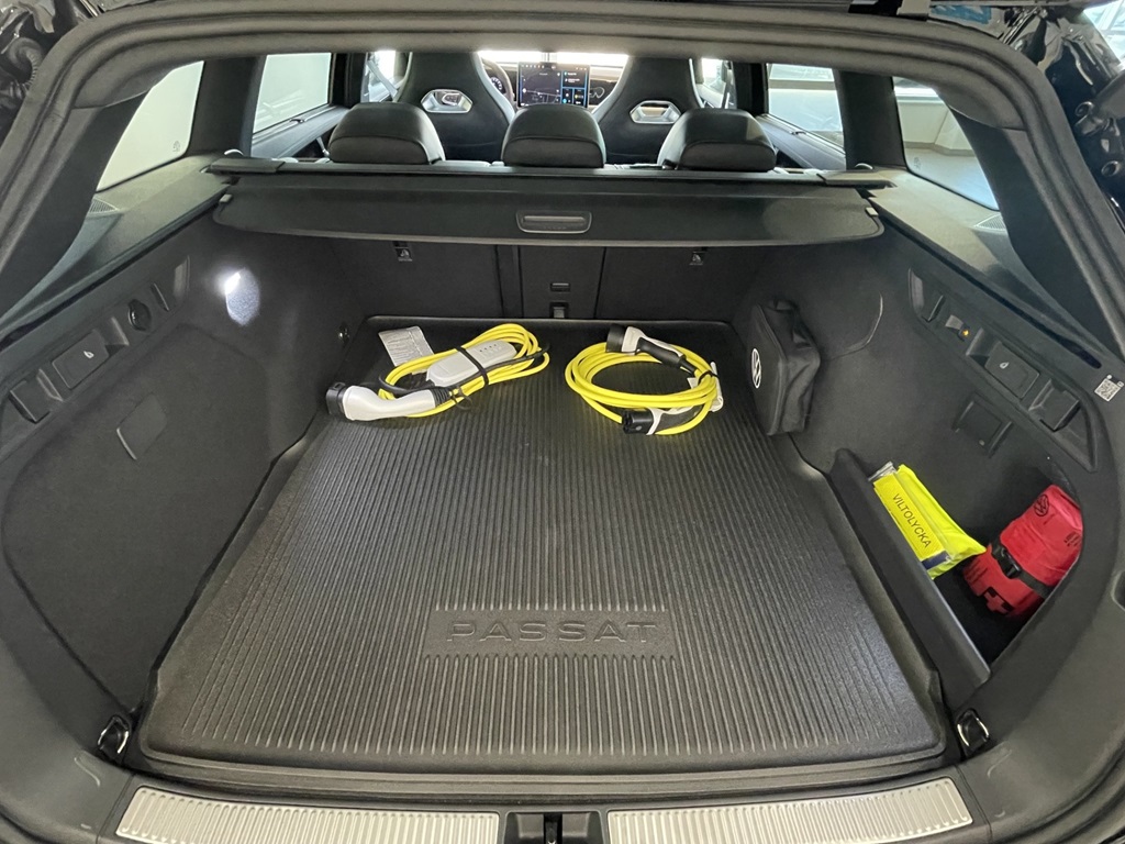 Volkswagen Passat UFB52Z