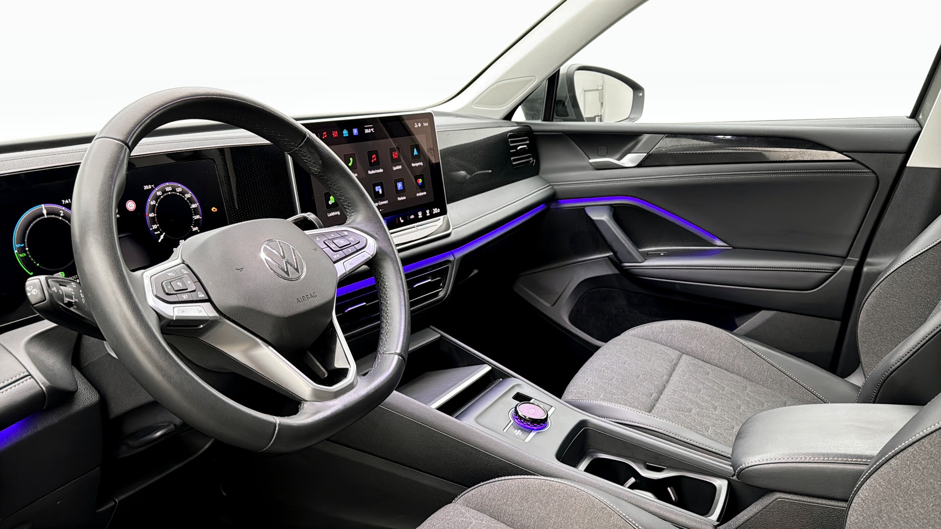 Volkswagen Tiguan UFF64J