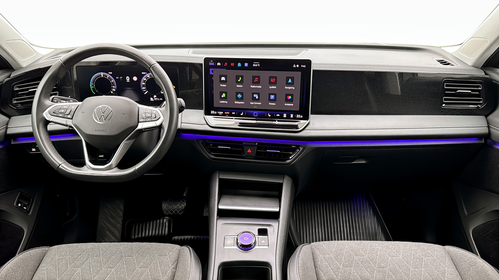 Volkswagen Tiguan UFF64J