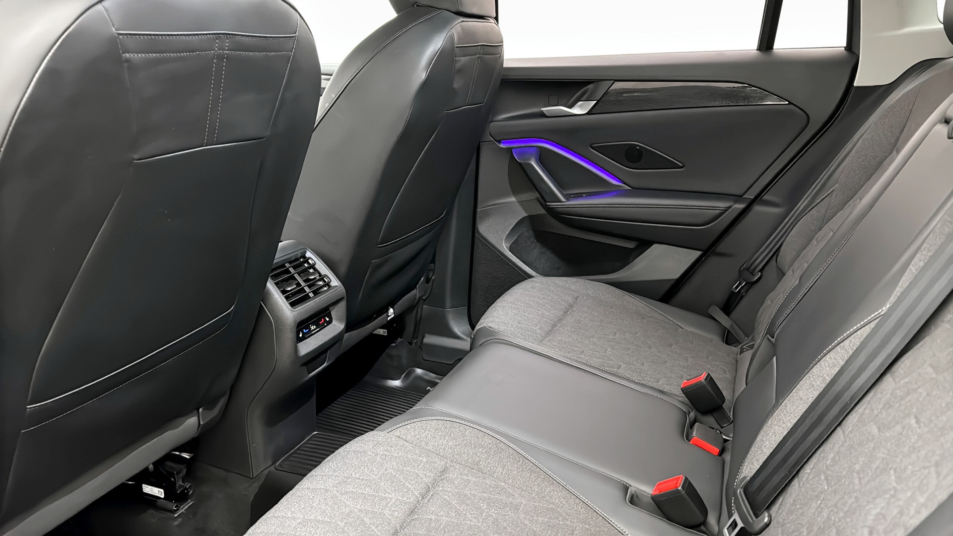 Volkswagen Tiguan UFF64J