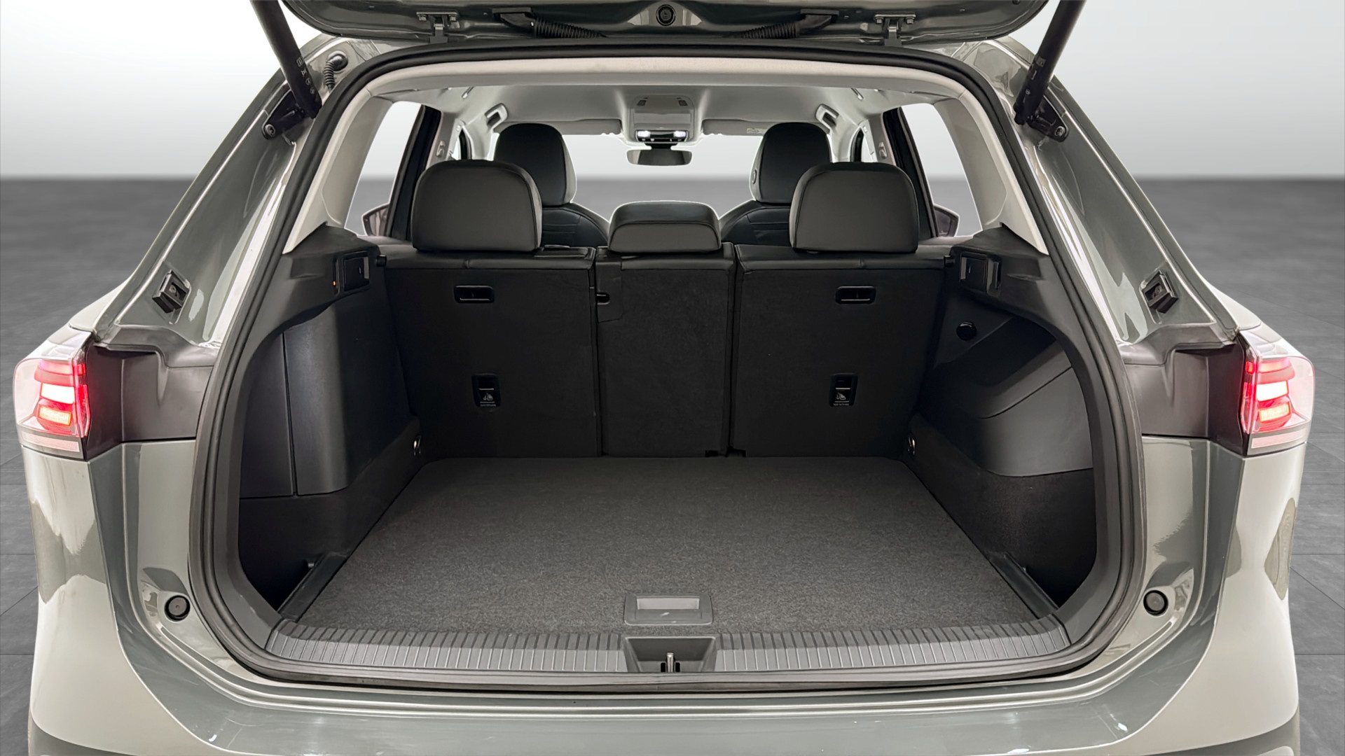 Volkswagen Tiguan UFF64J