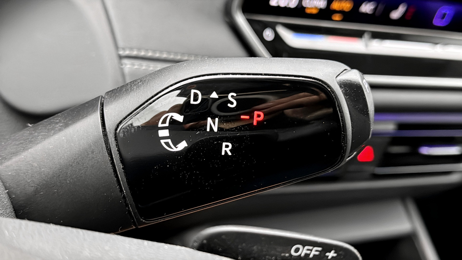 Volkswagen Tiguan UFF64J