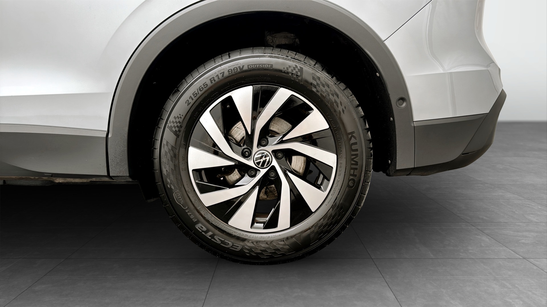 Volkswagen Tiguan UGH26G