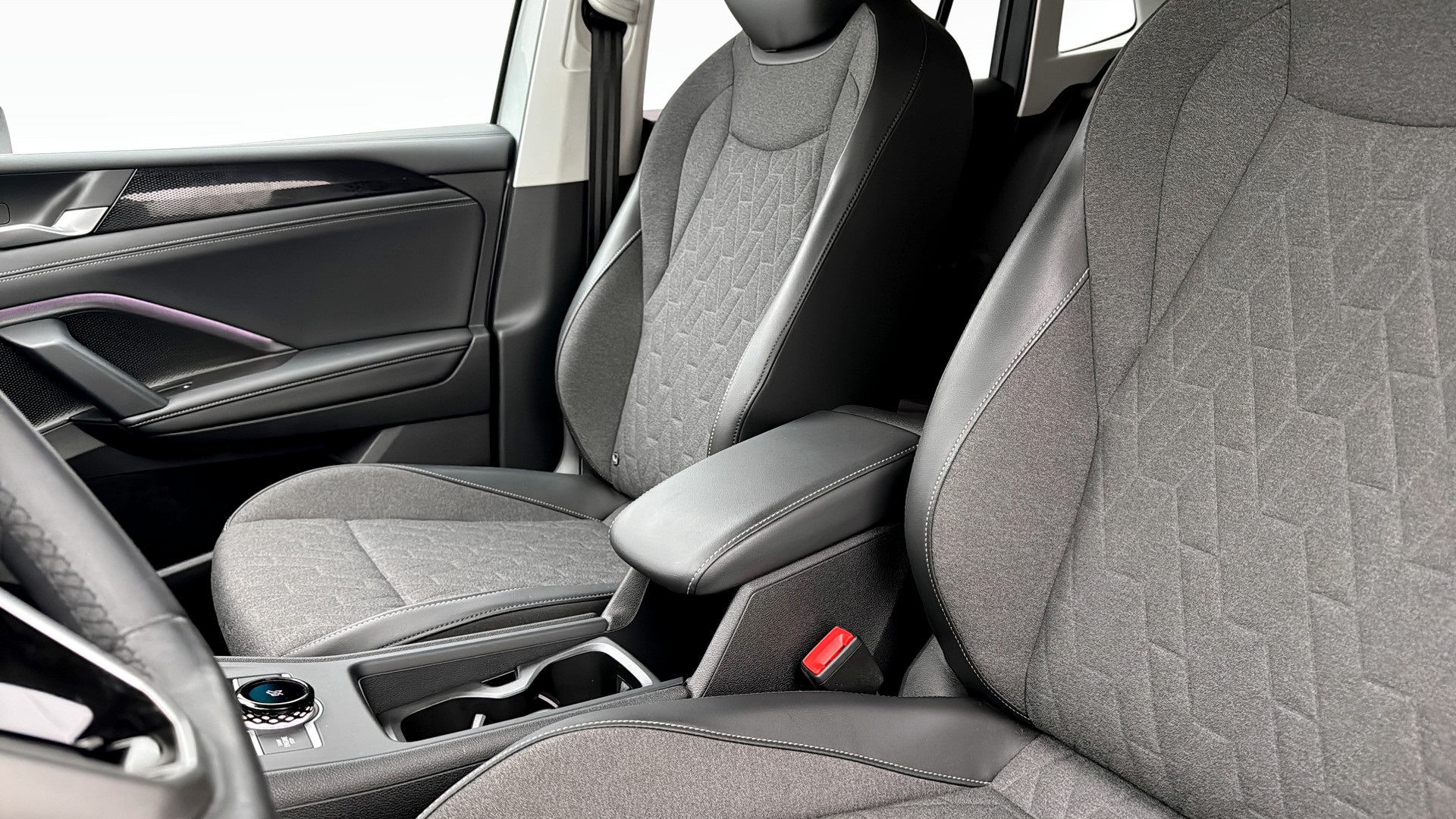 Volkswagen Tiguan UGH26G