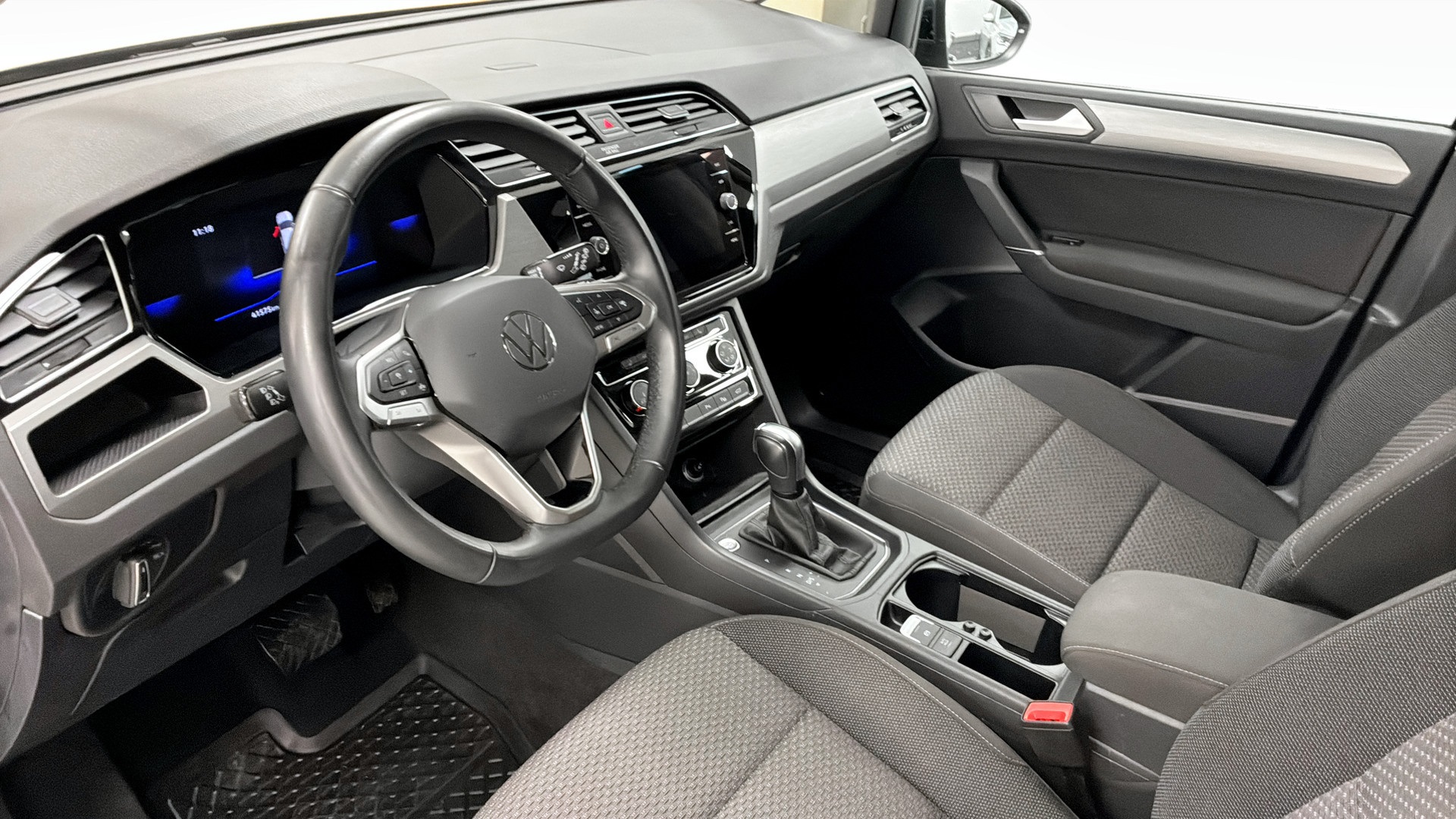 Volkswagen Touran UGH91F