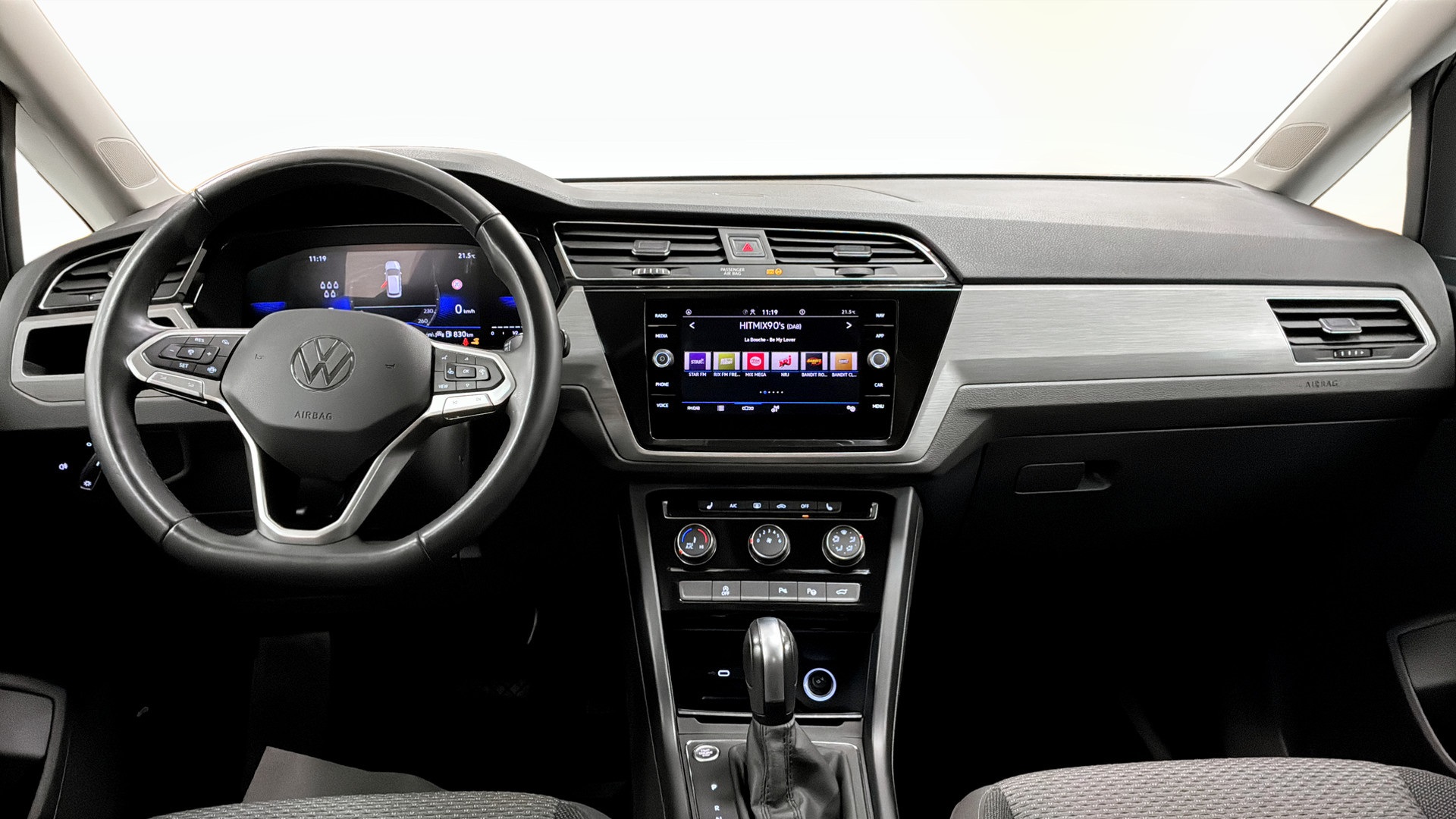 Volkswagen Touran UGH91F