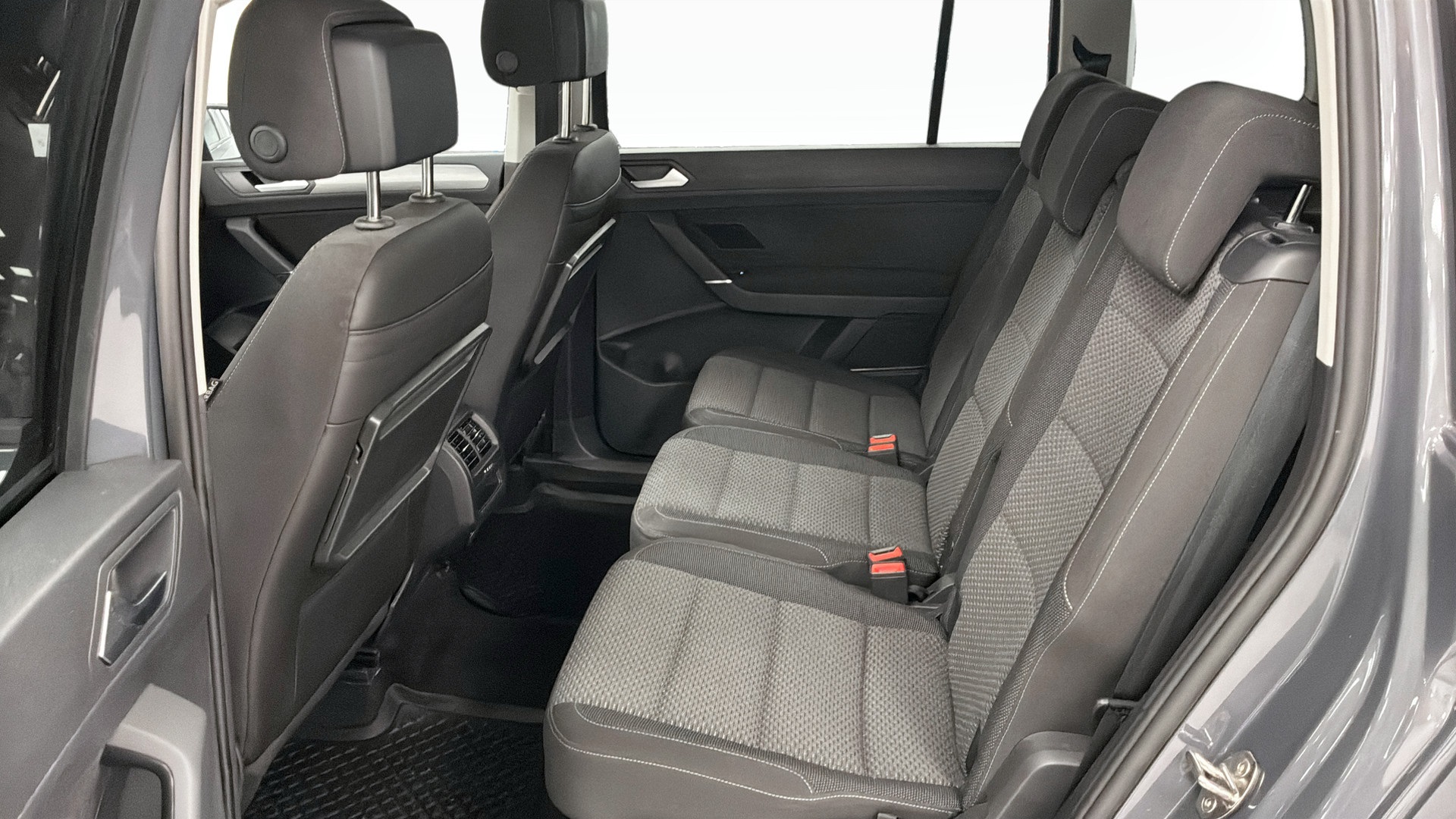 Volkswagen Touran UGH91F