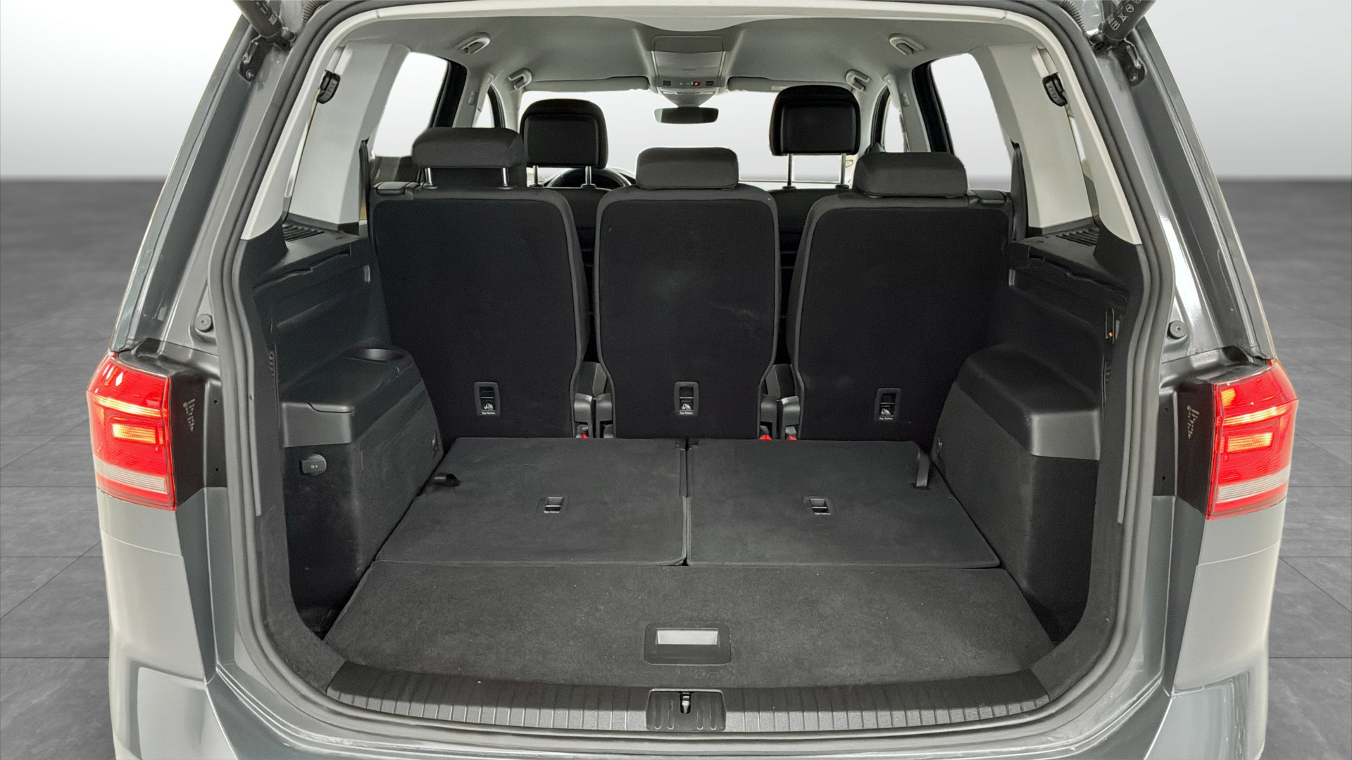 Volkswagen Touran UGH91F