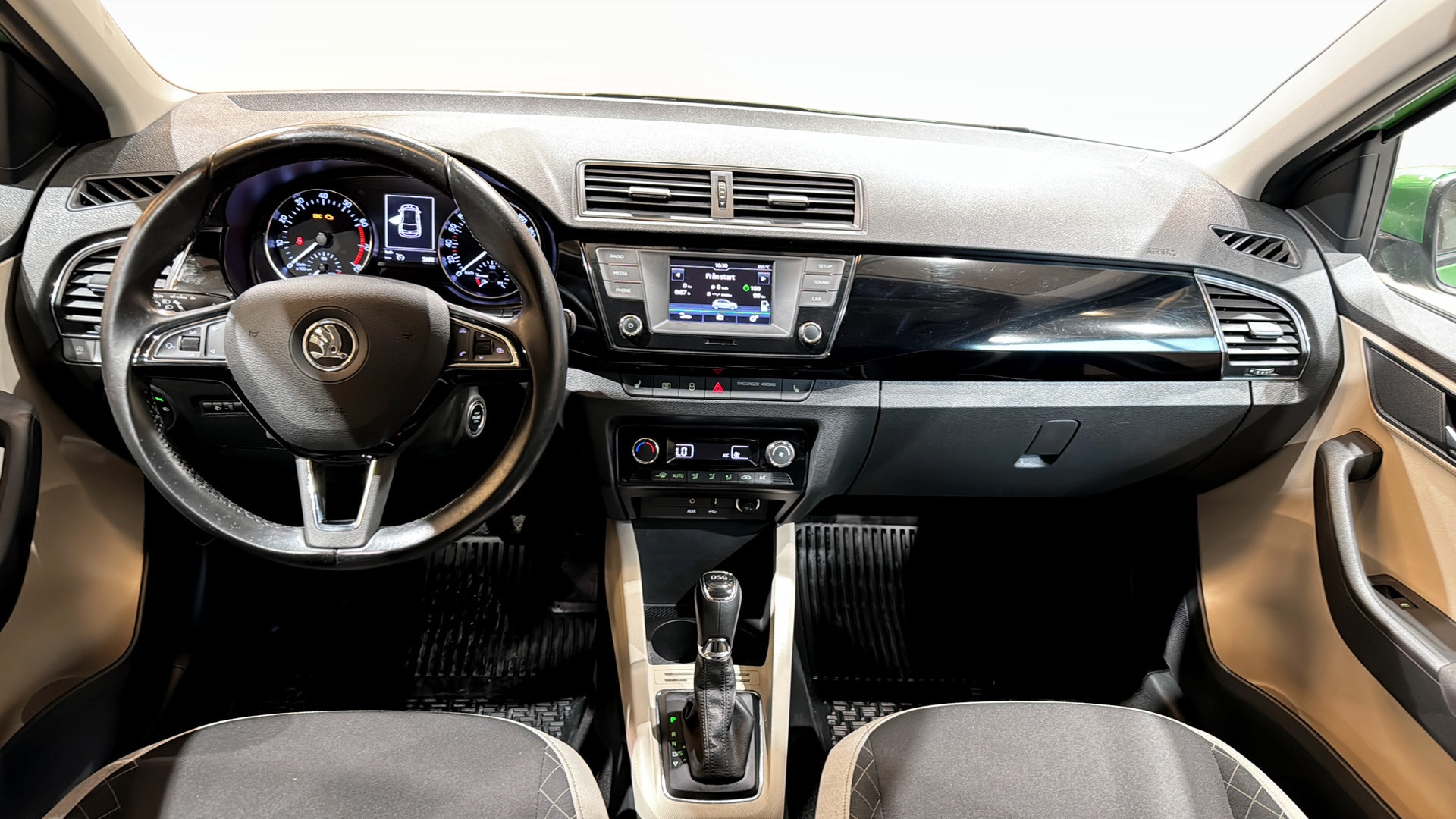 Skoda Fabia UGX212