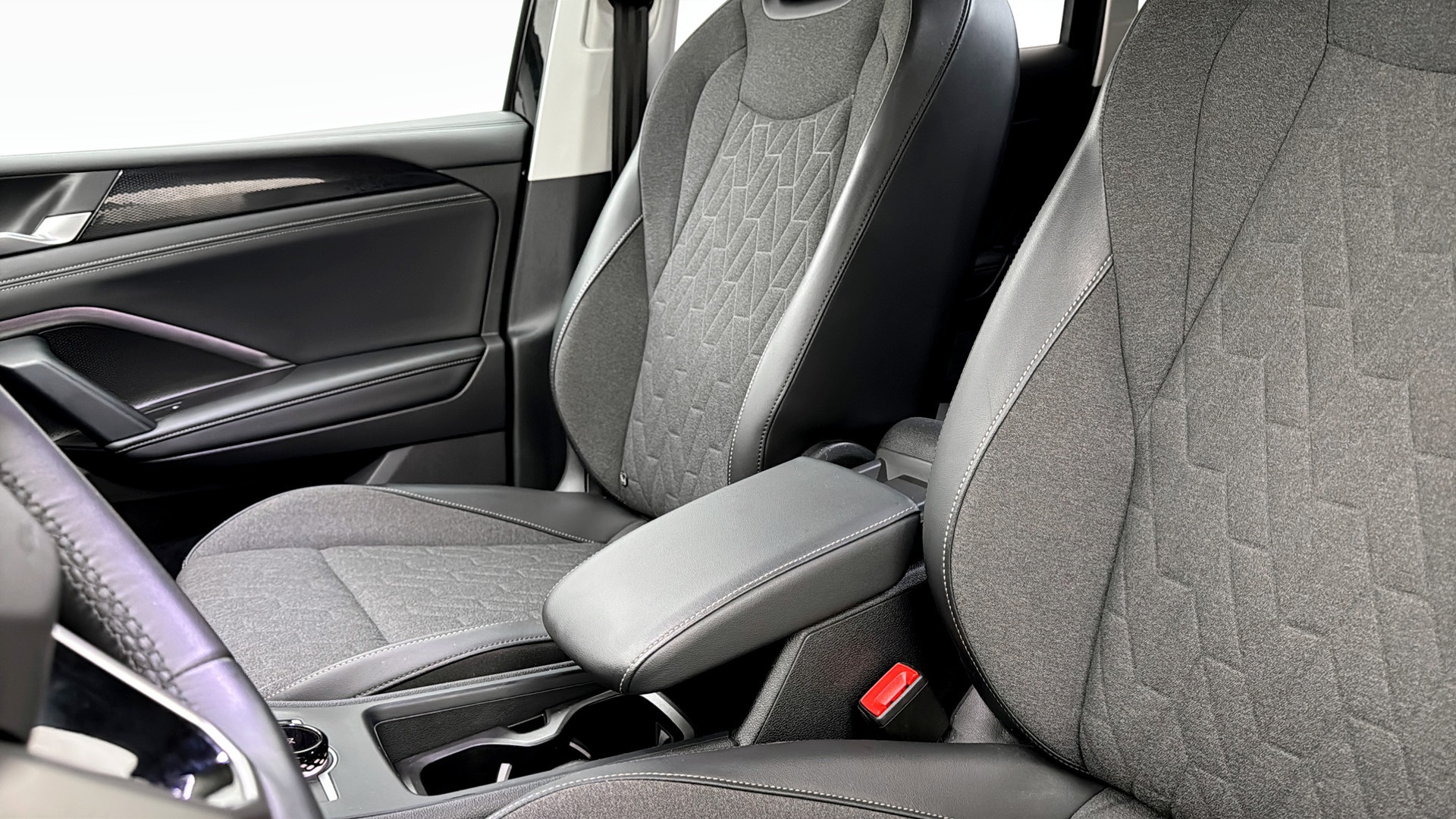 Volkswagen Tiguan UHF11C