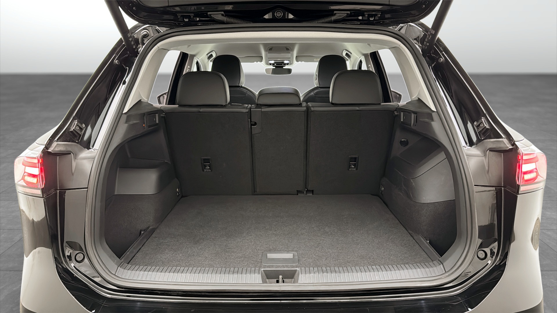 Volkswagen Tiguan UHF11C