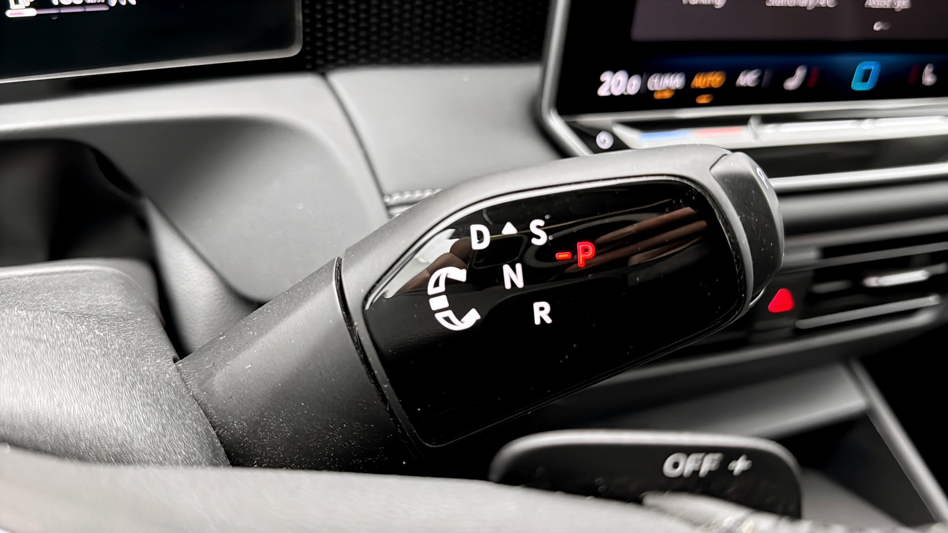 Volkswagen Tiguan UHF11C