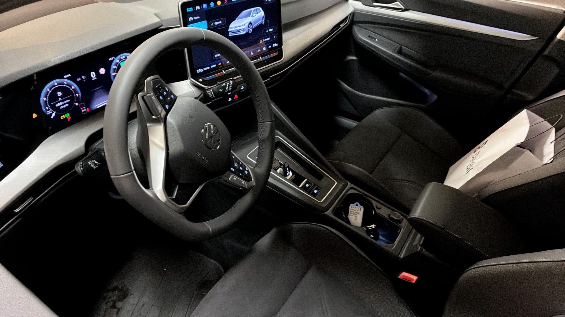 Volkswagen Golf UHK27B