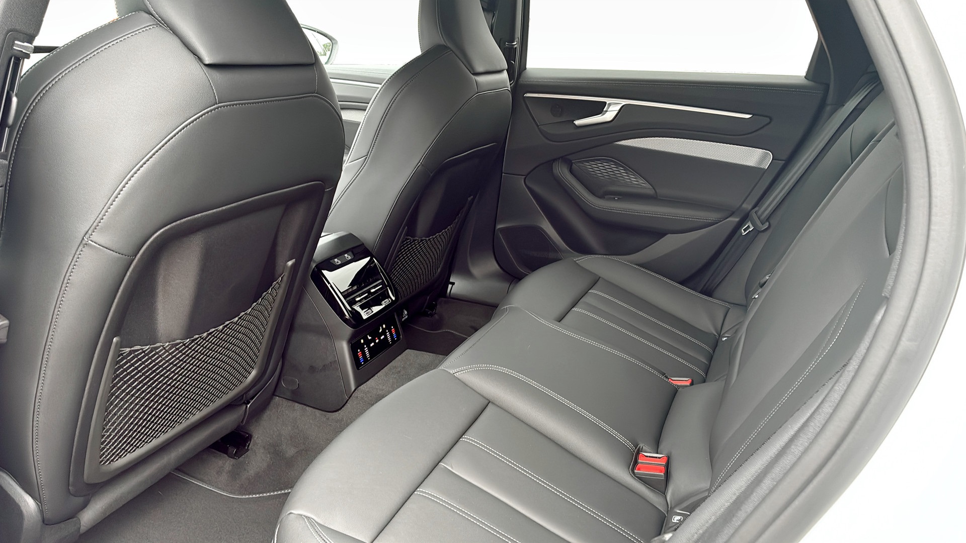 Audi A6 Avant UHM63F