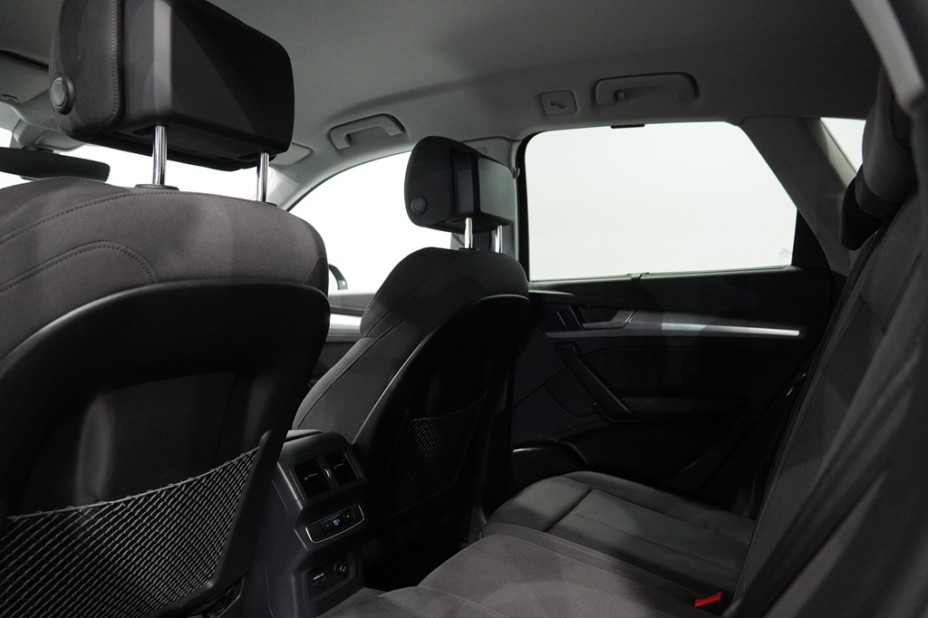 Audi Q5 UJJ08X