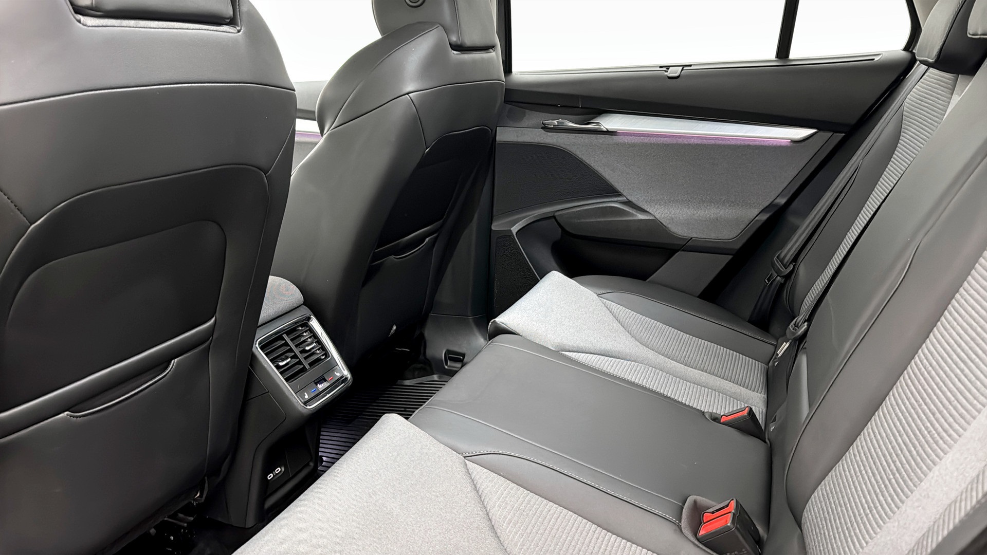 Skoda Enyaq UJJ09P