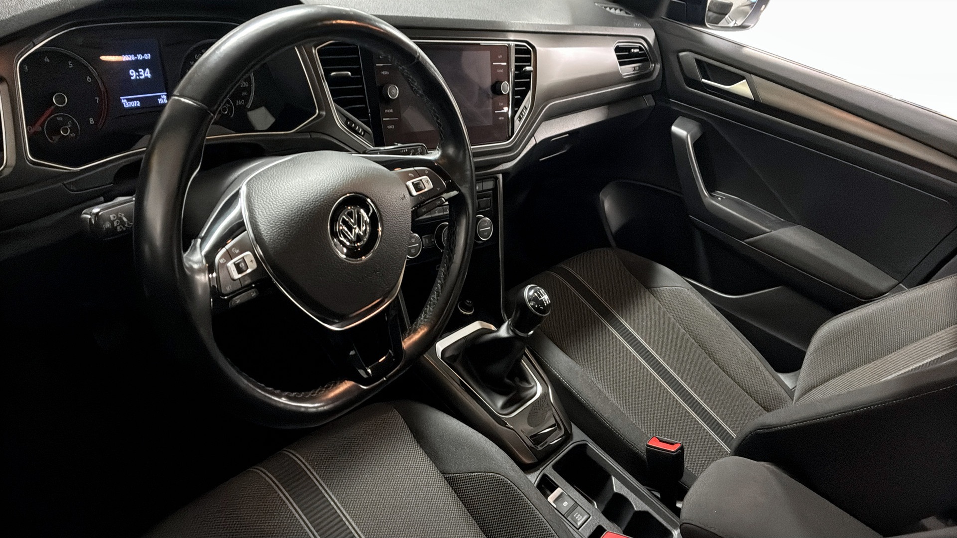 Volkswagen T-Roc UJL050