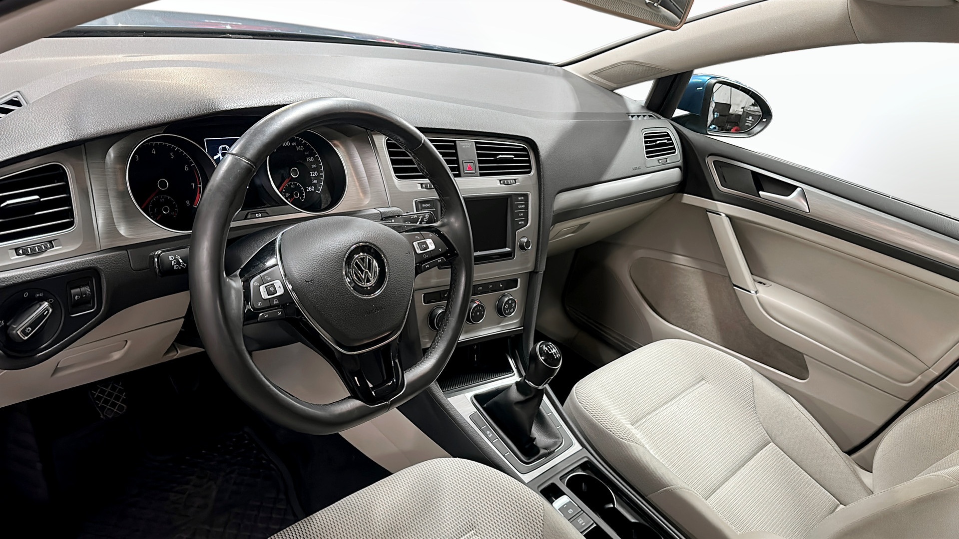 Volkswagen Golf UMC009