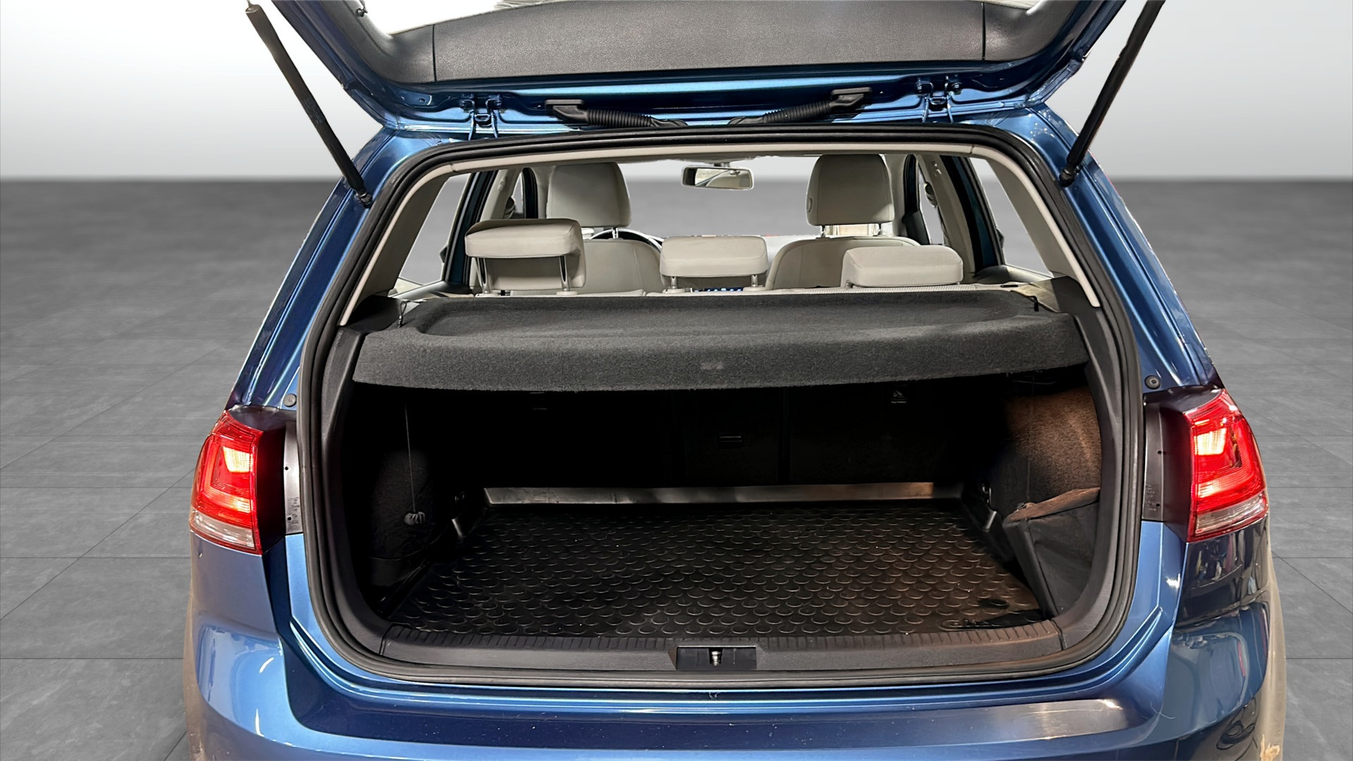 Volkswagen Golf UMC009