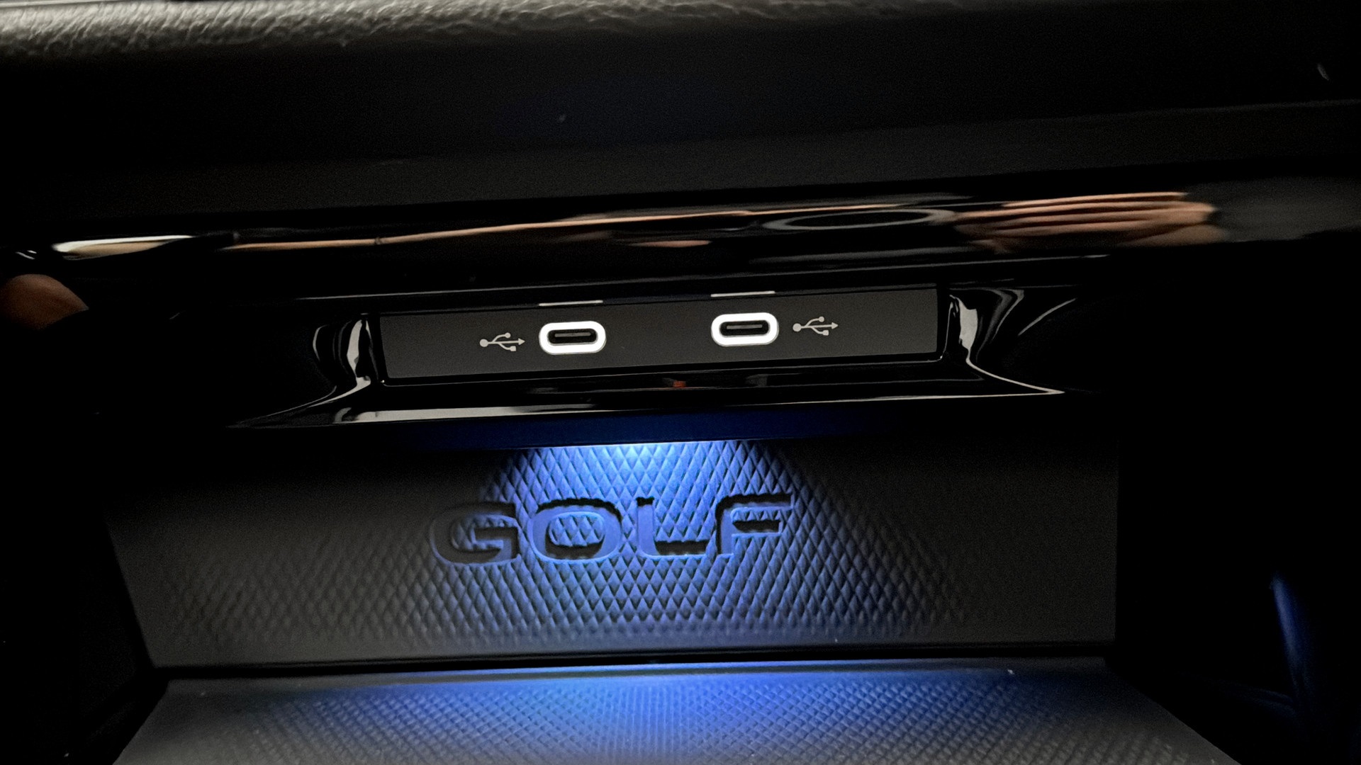Volkswagen Golf UMH89R
