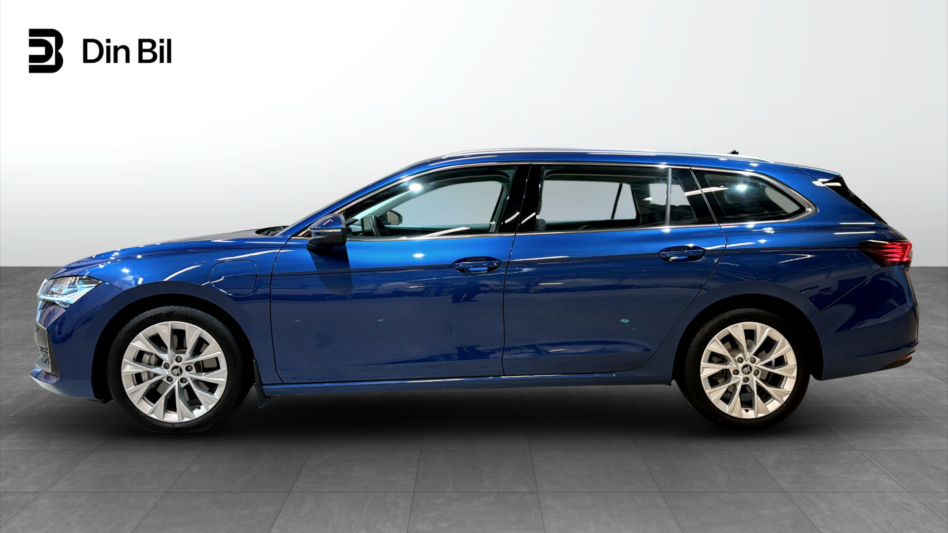 Skoda Superb Combi UOP02S