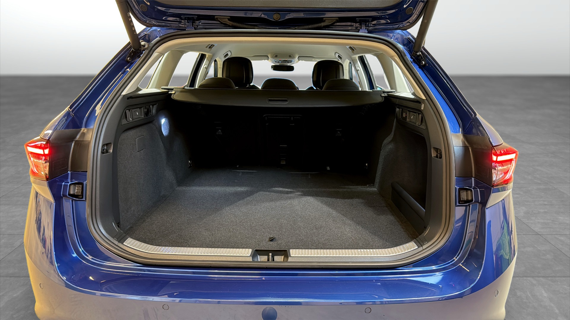 Skoda Superb Combi UOP02S