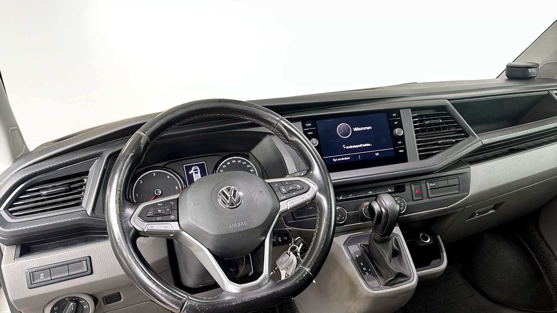 Volkswagen T6.1 Transporter lång hjulbas UOT77K