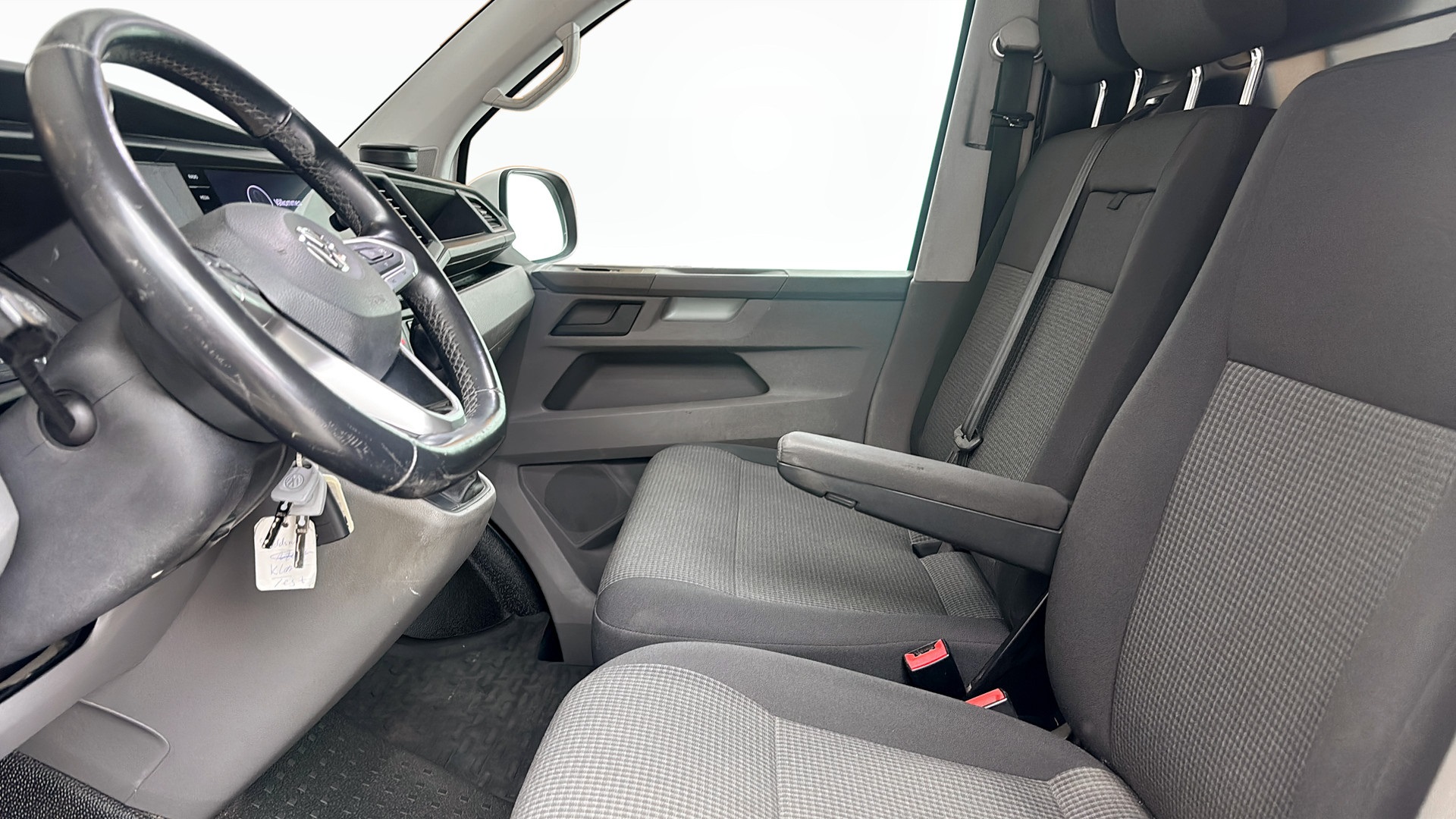 Volkswagen T6.1 Transporter lång hjulbas UOT77K