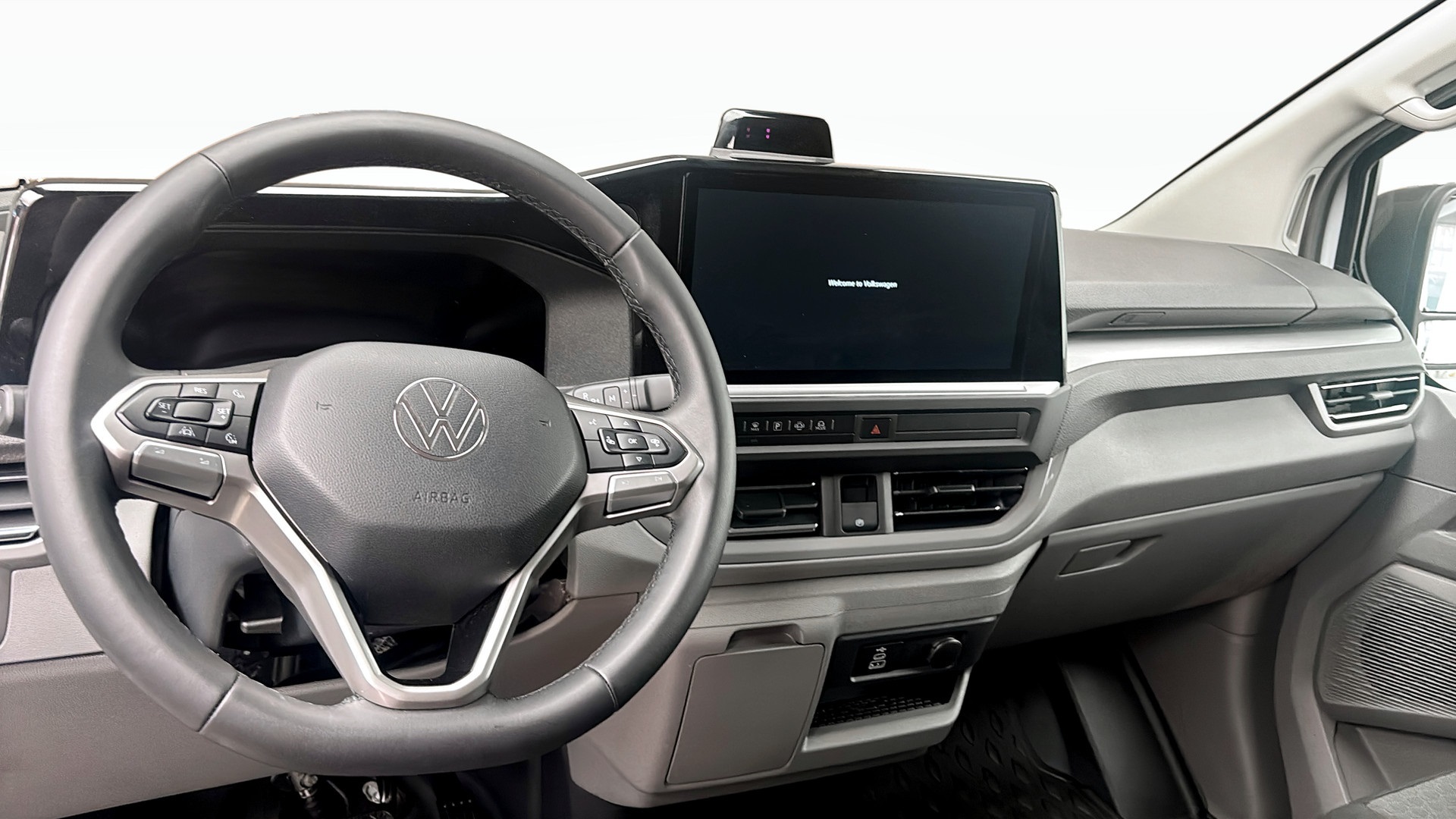 Volkswagen T7 Transporter UPG11B