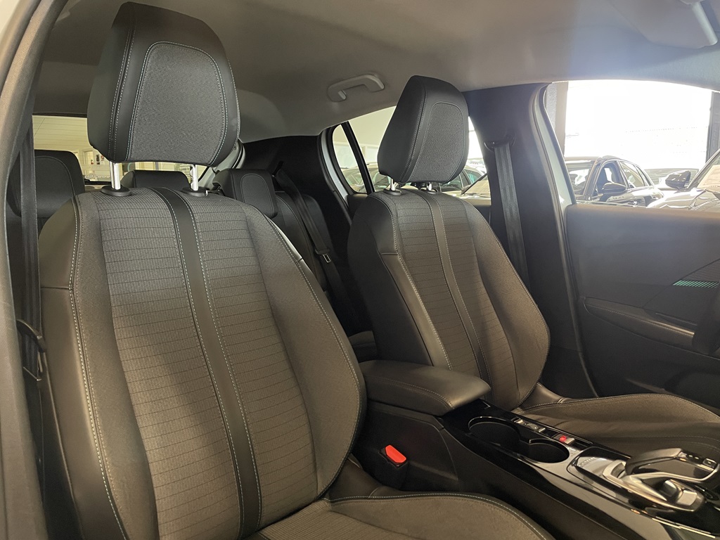 Peugeot e-208 URC38E