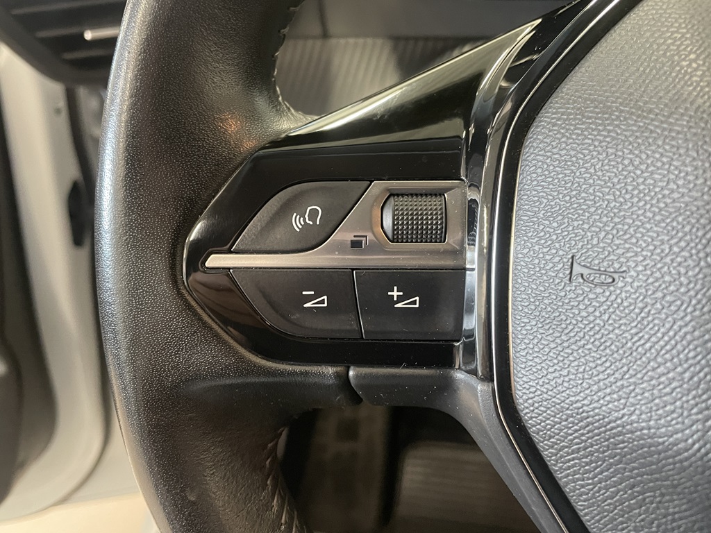 Peugeot e-208 URC38E