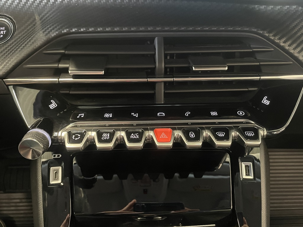 Peugeot e-208 URC38E