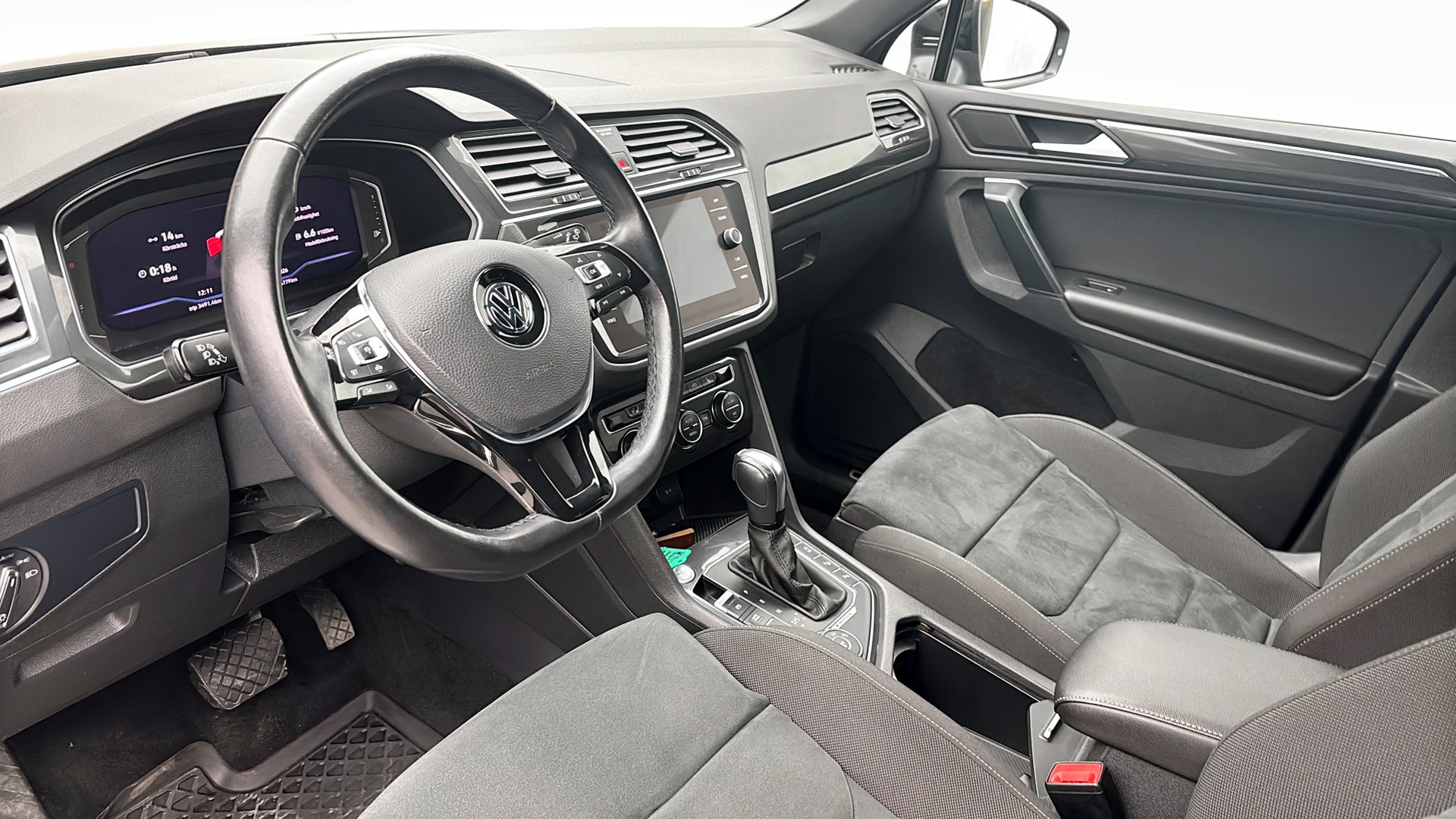 Volkswagen Tiguan URE87L